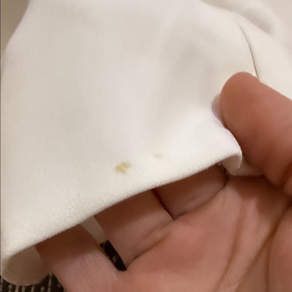 Elegant Cream Blouse with Ruffle Detail - Picture 3 of 4